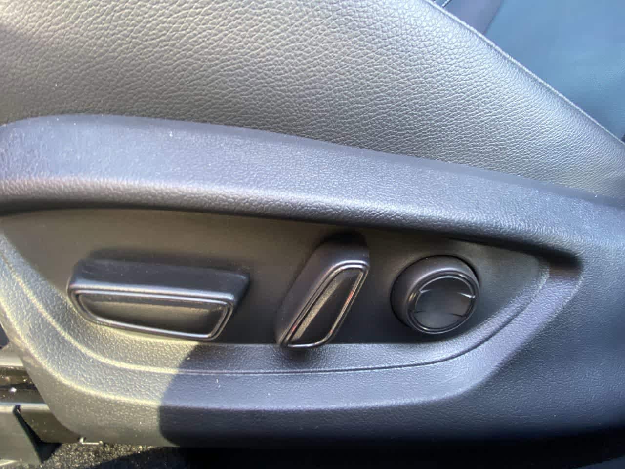 Thumbnail: 2025 Toyota Camry - 12