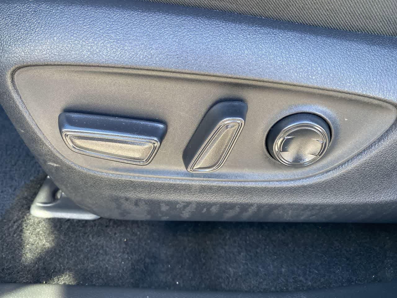 Thumbnail: 2025 Toyota RAV4 - 12