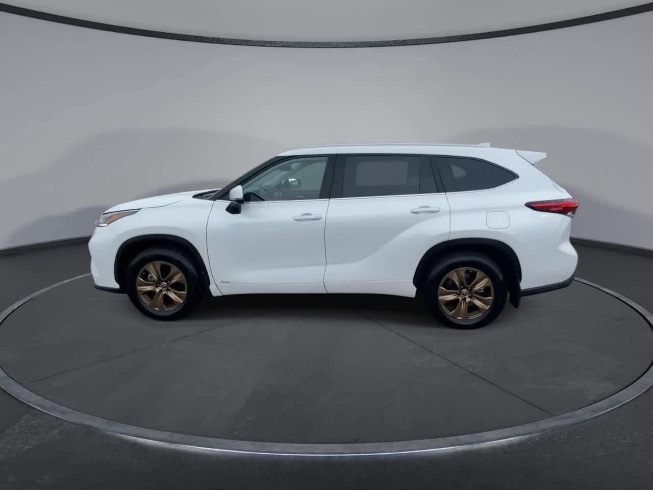 Thumbnail: 2022 Toyota Highlander - 5