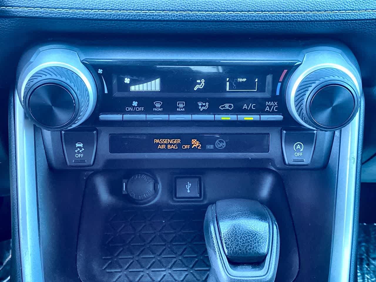 2022 Toyota RAV4 LE 18