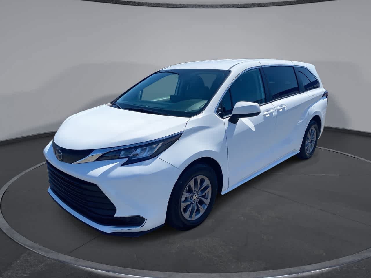 2022 Toyota Sienna LE 8-Passenger Hybrid FWD's photo