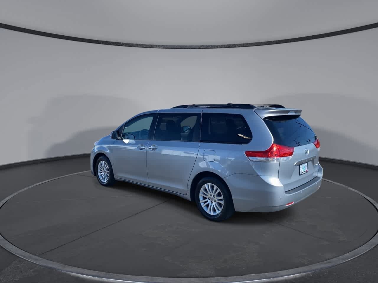 Thumbnail: 2014 Toyota Sienna - 6