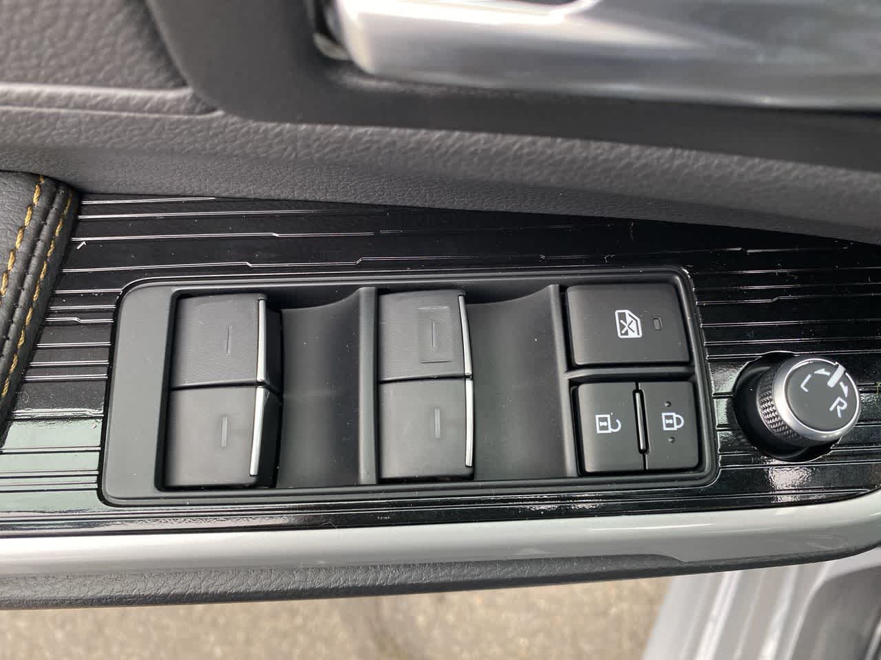 Thumbnail: 2025 Toyota Sienna - 13