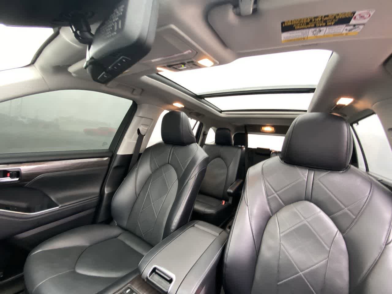 Thumbnail: 2023 Toyota Highlander - 21