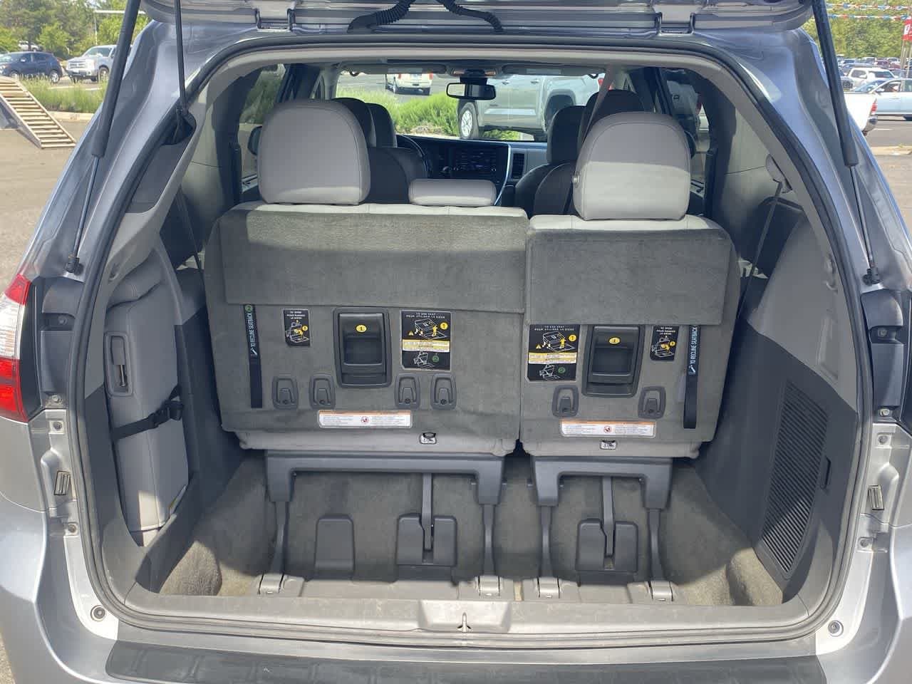 Thumbnail: 2018 Toyota Sienna - 24