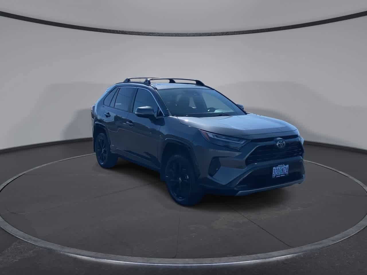 2022 Toyota RAV4 Hybrid SE photo 2