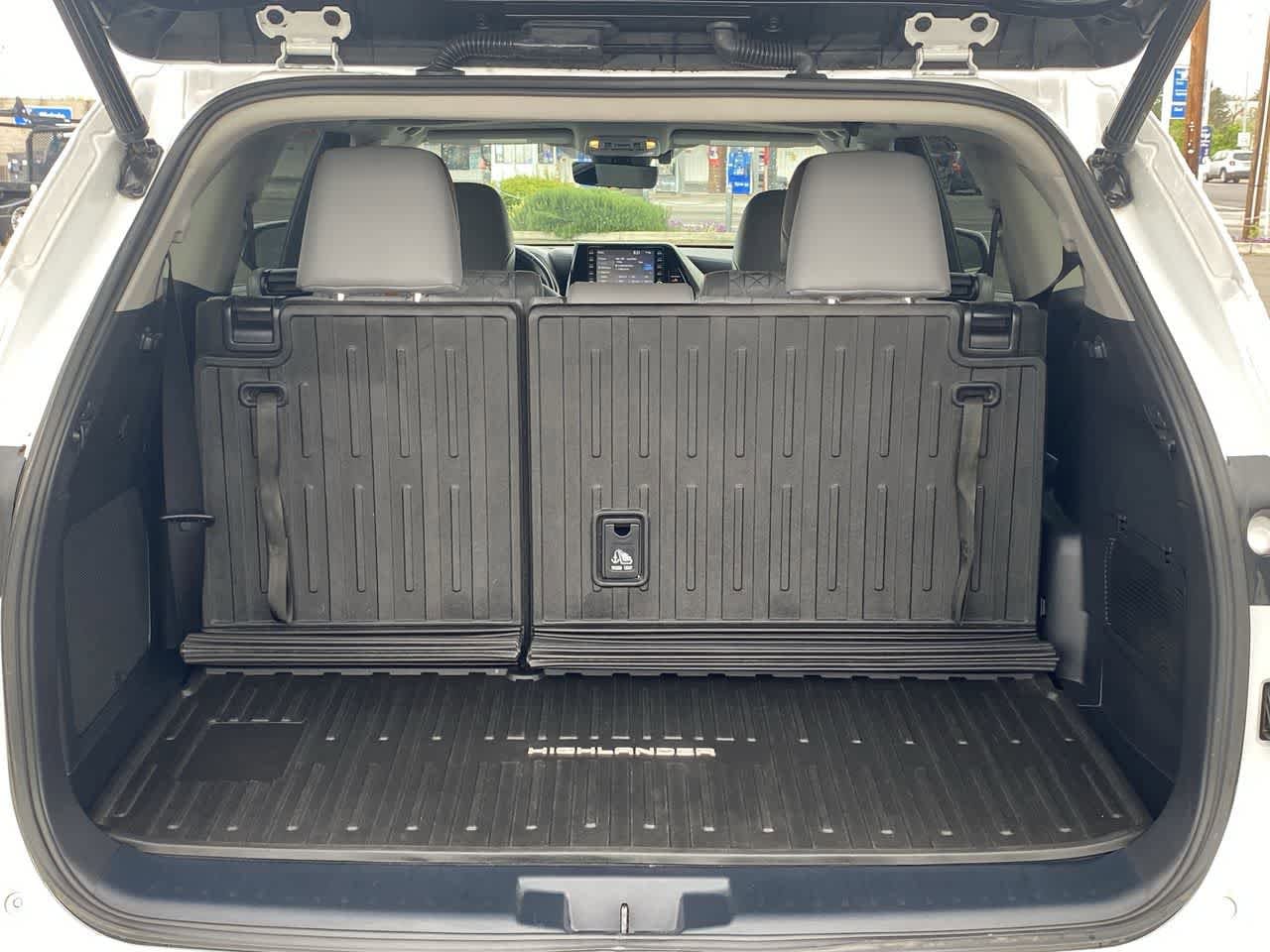 Thumbnail: 2022 Toyota Highlander - 22