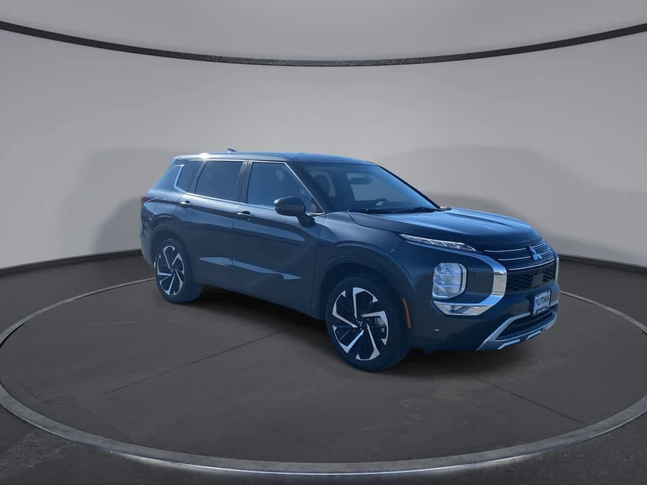 2024 Mitsubishi Outlander SE photo 2