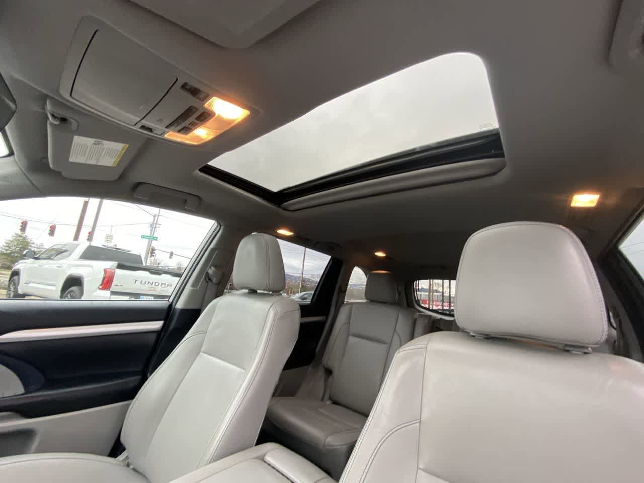 Thumbnail: 2019 Toyota Highlander - 22