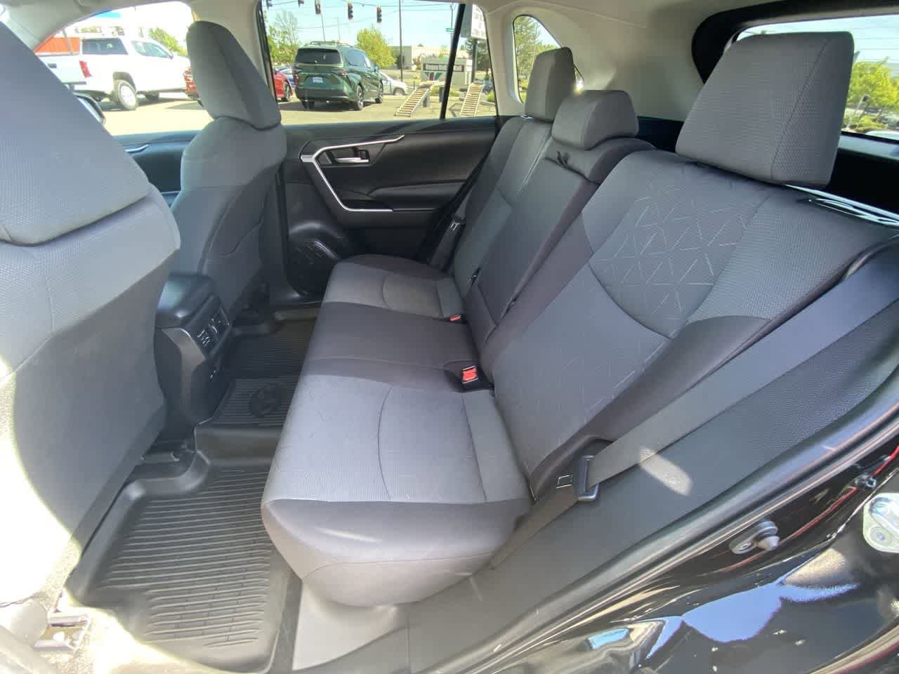 2023 Toyota RAV4 XLE - Photo 21