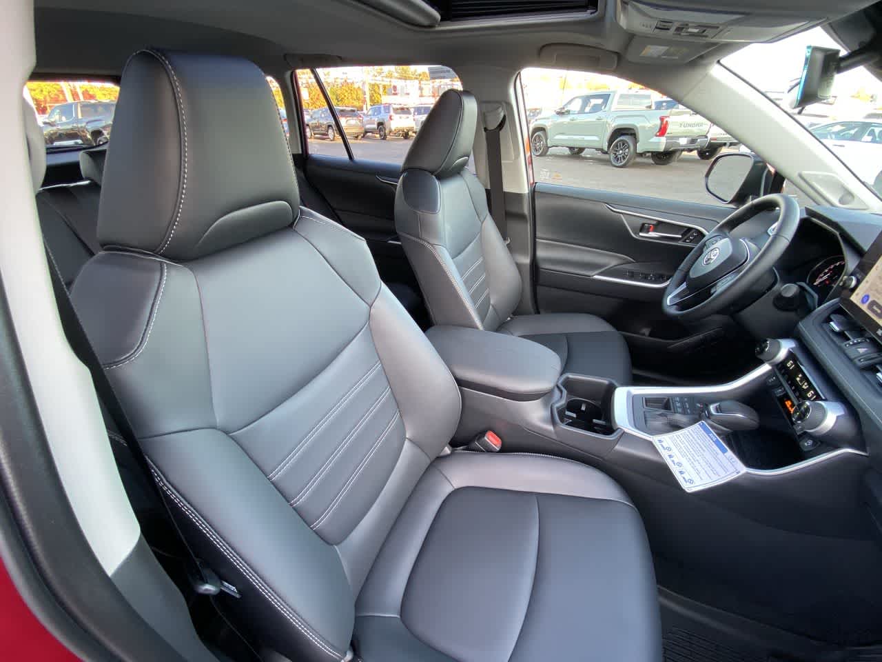 Thumbnail: 2025 Toyota RAV4 - 24