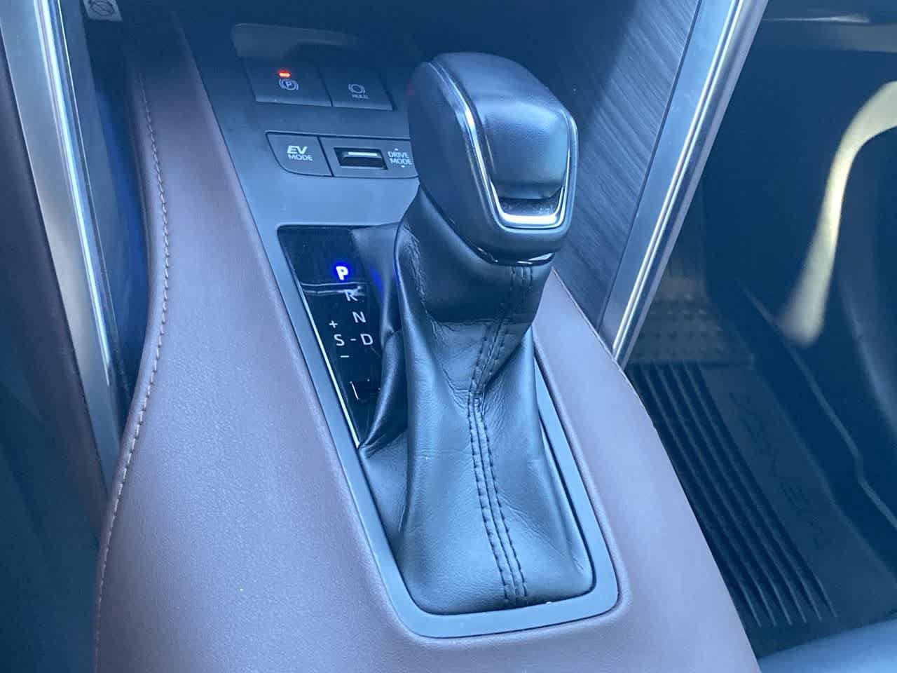Thumbnail: 2022 Toyota Venza - 19