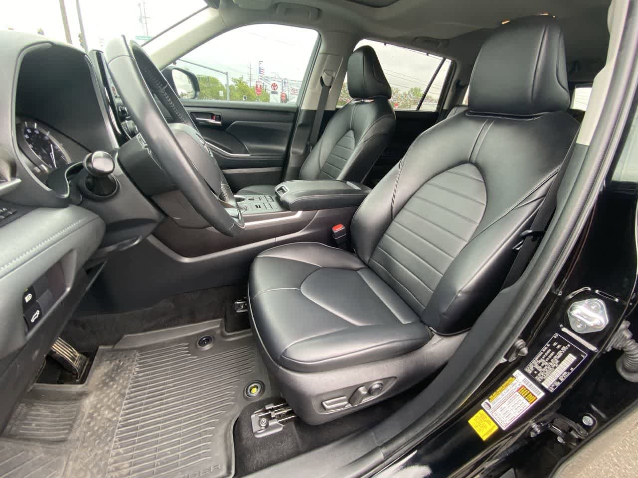 Thumbnail: 2022 Toyota Highlander - 11