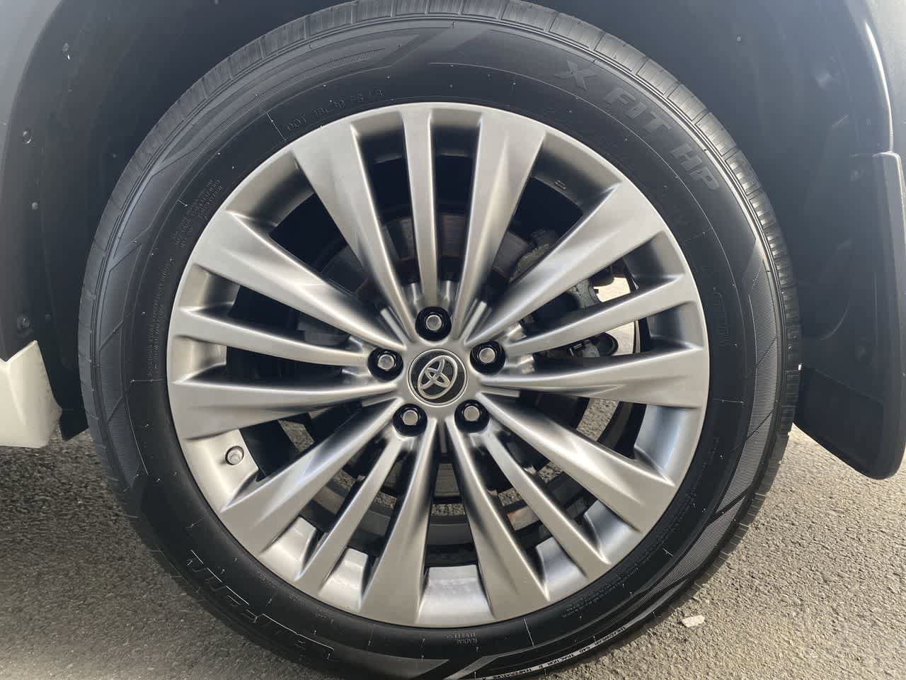 Thumbnail: 2020 Toyota Highlander - 10