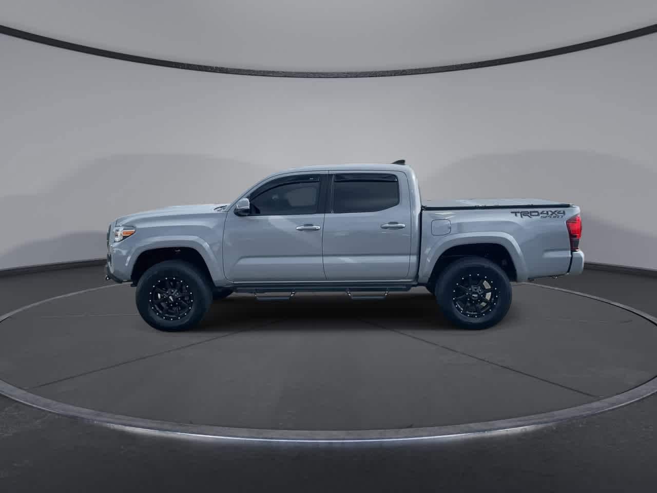 Thumbnail: 2018 Toyota Tacoma - 5