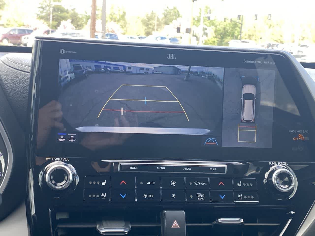 Thumbnail: 2022 Toyota Highlander - 17