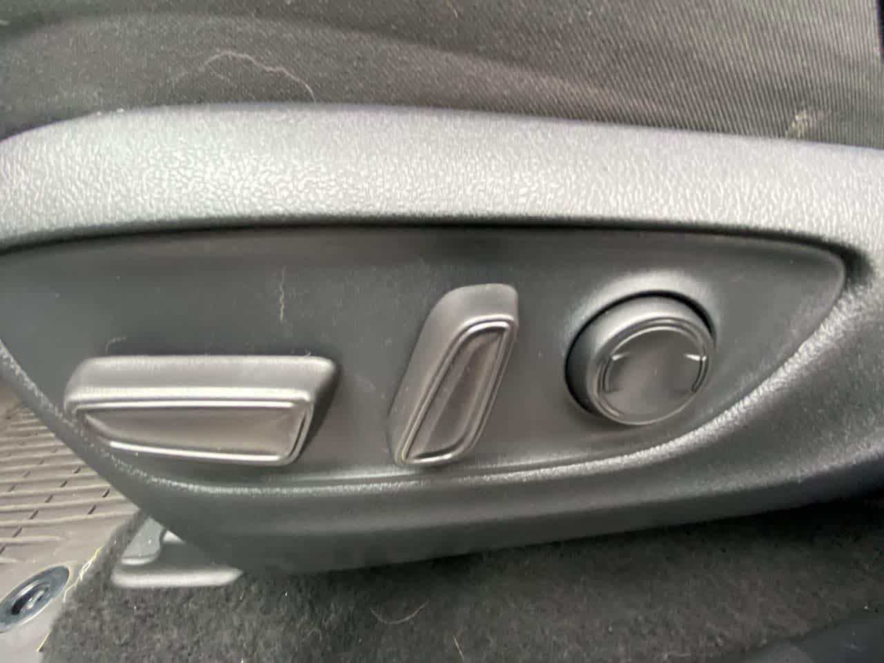 Thumbnail: 2021 Toyota RAV4 - 12