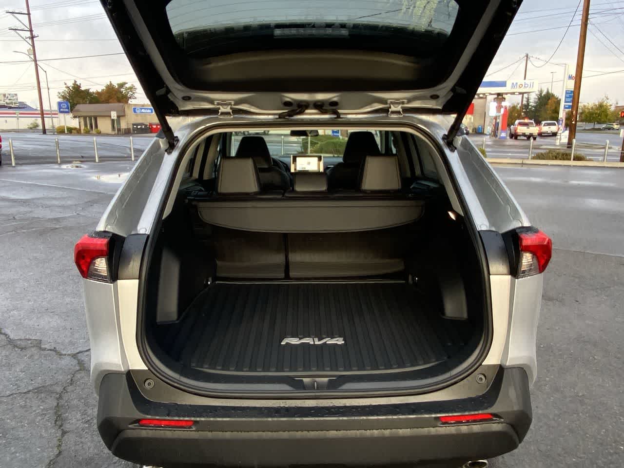 Thumbnail: 2025 Toyota RAV4 - 24