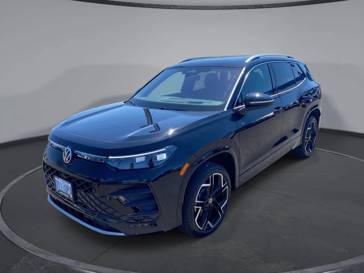 2025 Volkswagen Tiguan 2.0T SEL R-Line 4Motion's photo