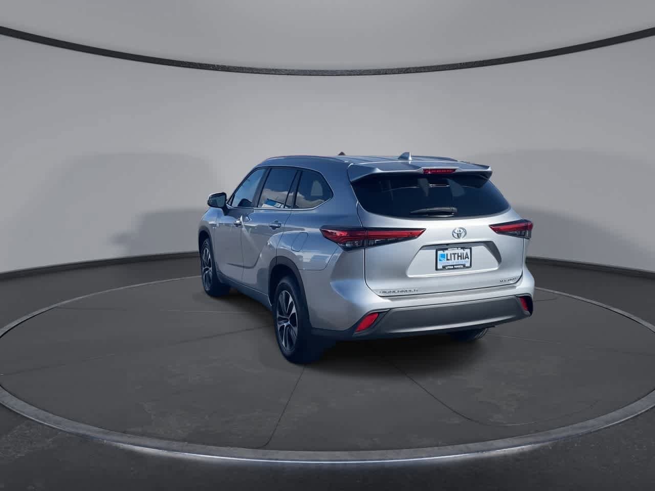 Thumbnail: 2023 Toyota Highlander - 8