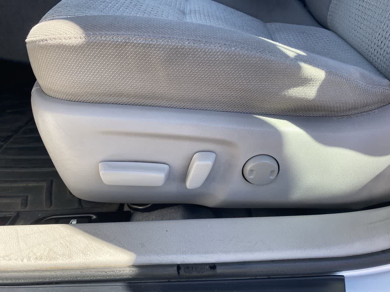 2014 Toyota Camry XLE - Photo 12