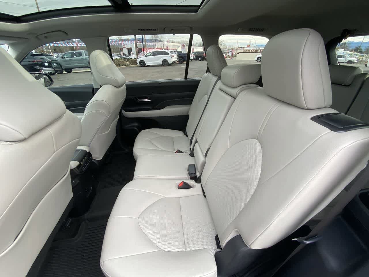 Thumbnail: 2024 Toyota Grand Highlander - 22