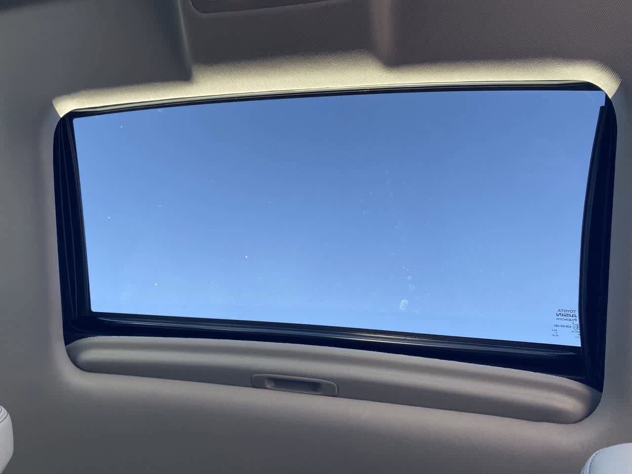 Thumbnail: 2015 Toyota Highlander - 21