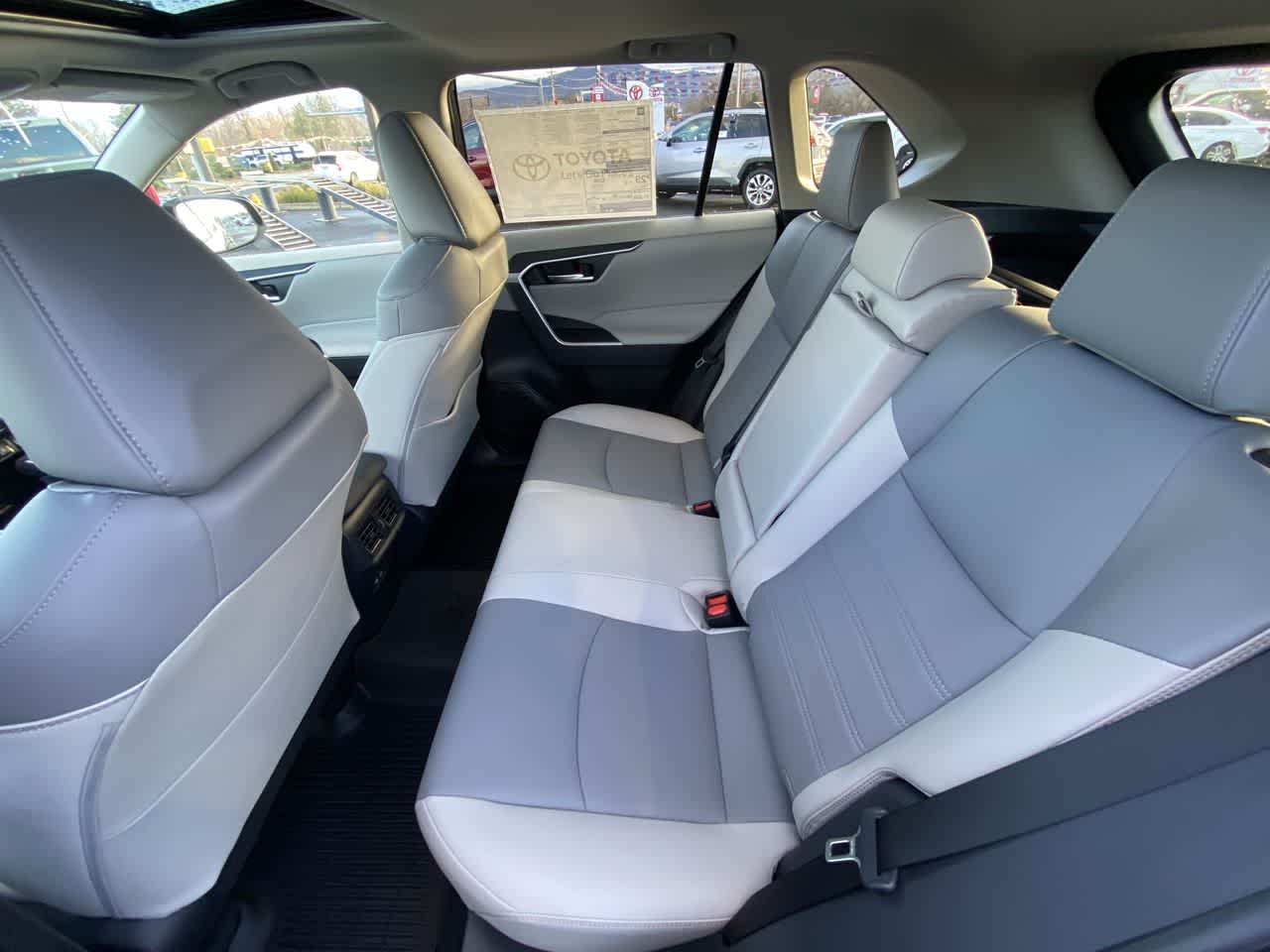 Thumbnail: 2025 Toyota RAV4 - 22