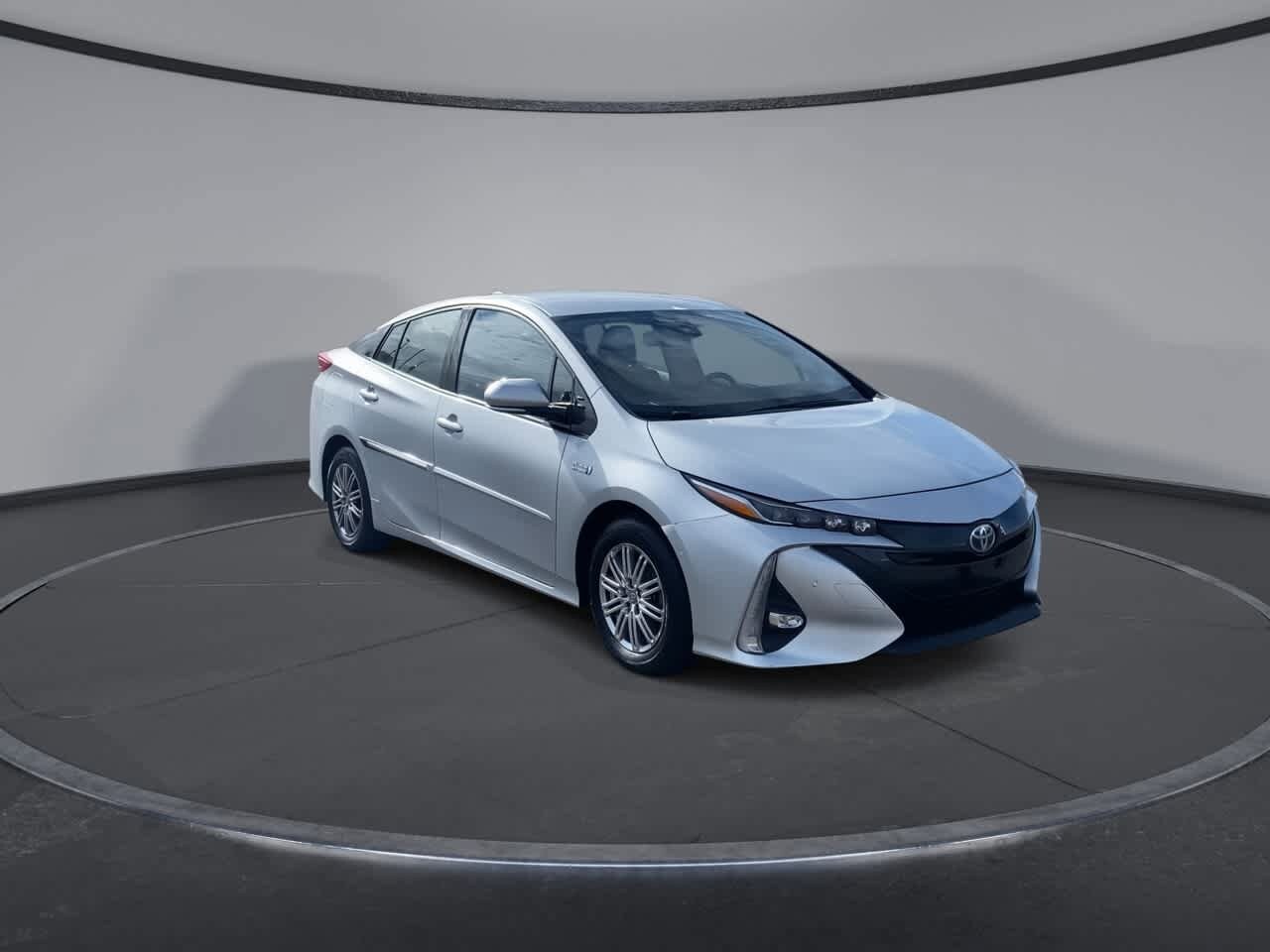 2019 Toyota Prius Prime Advanced photo 2