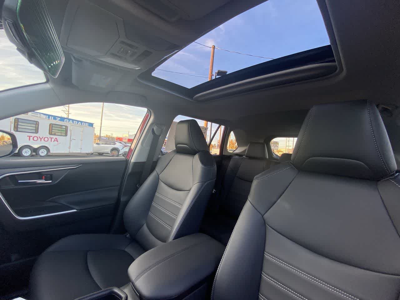 Thumbnail: 2025 Toyota RAV4 - 21