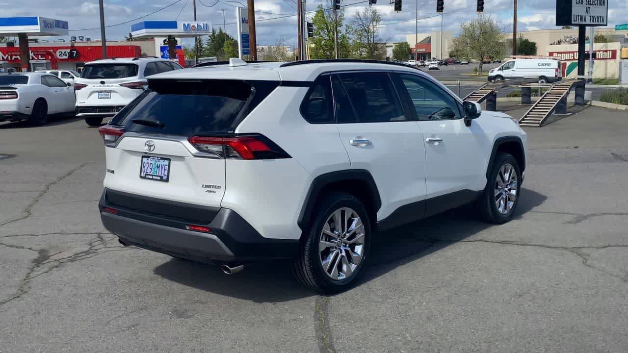 Thumbnail: 2021 Toyota RAV4 - 8