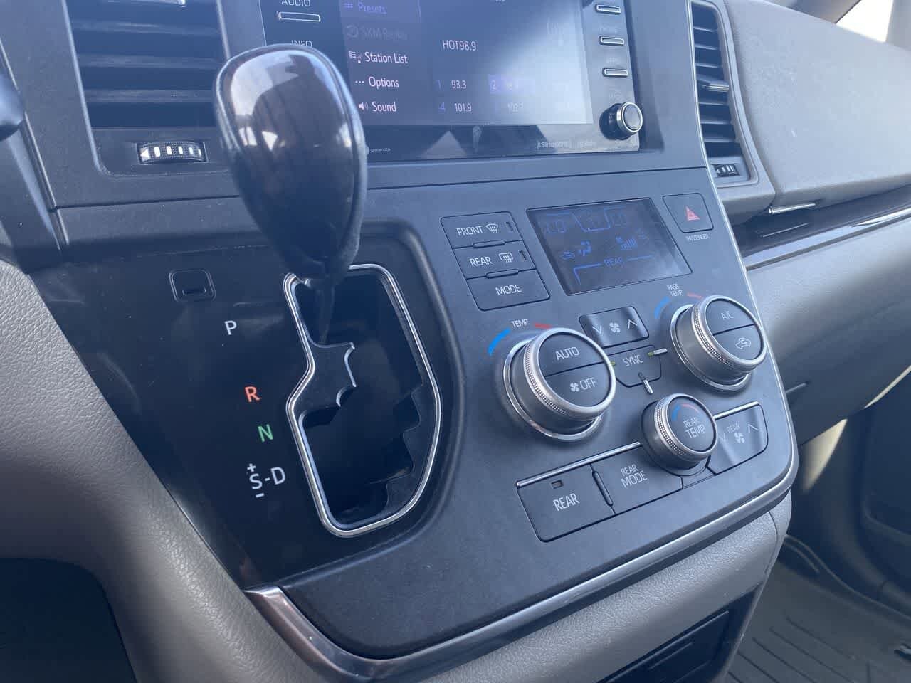 Thumbnail: 2018 Toyota Sienna - 19