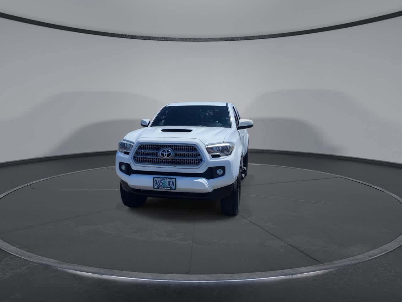 Thumbnail: 2016 Toyota Tacoma - 3