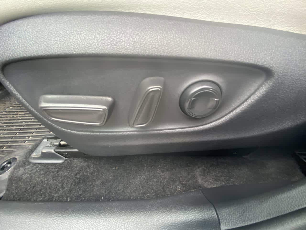 Thumbnail: 2025 Toyota RAV4 - 12