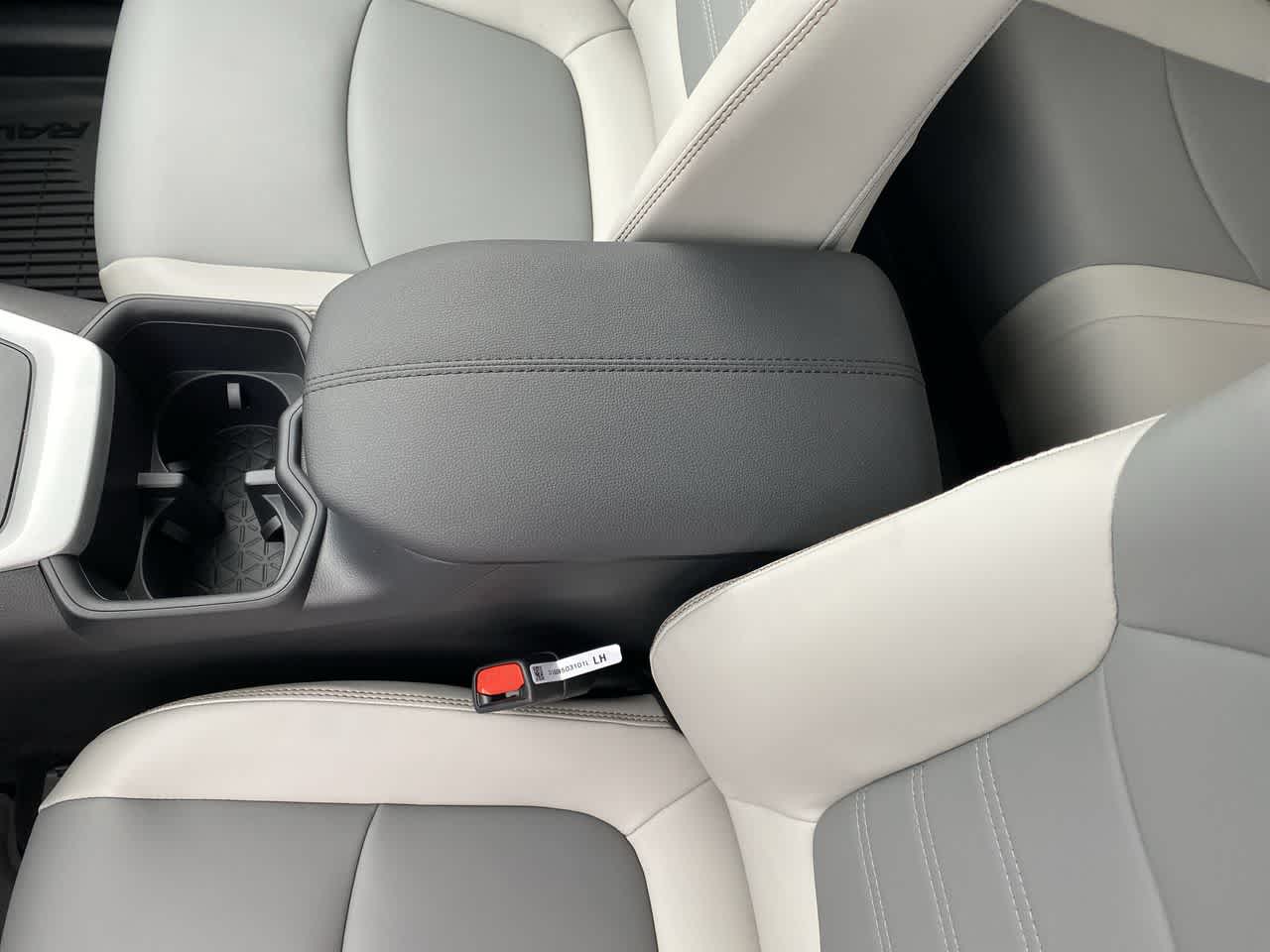 Thumbnail: 2025 Toyota RAV4 - 20