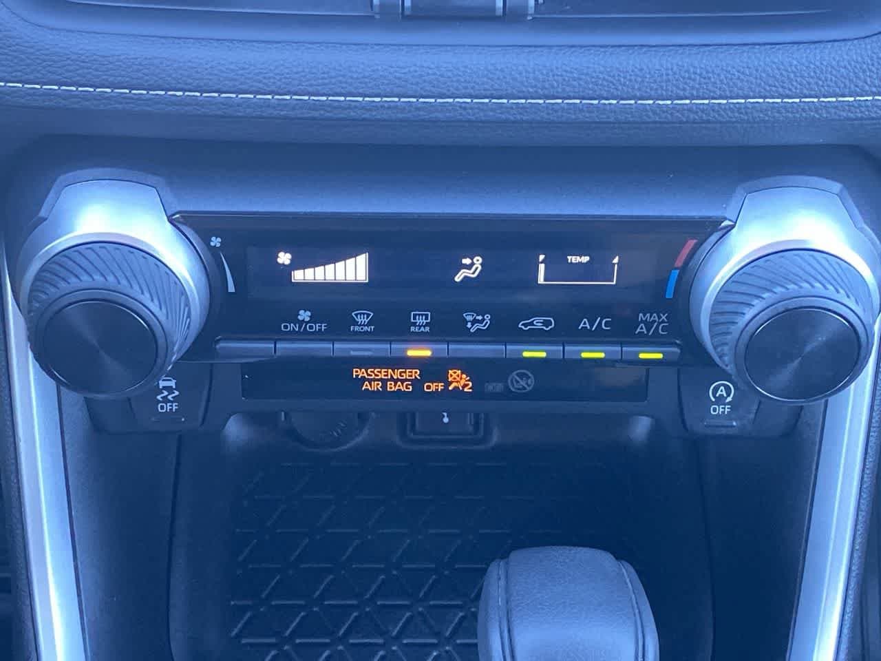 Thumbnail: 2022 Toyota RAV4 - 18