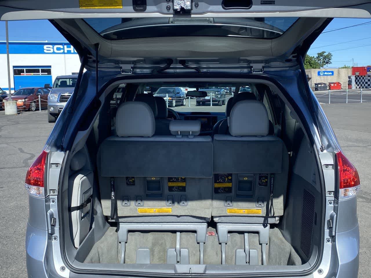 Thumbnail: 2014 Toyota Sienna - 25