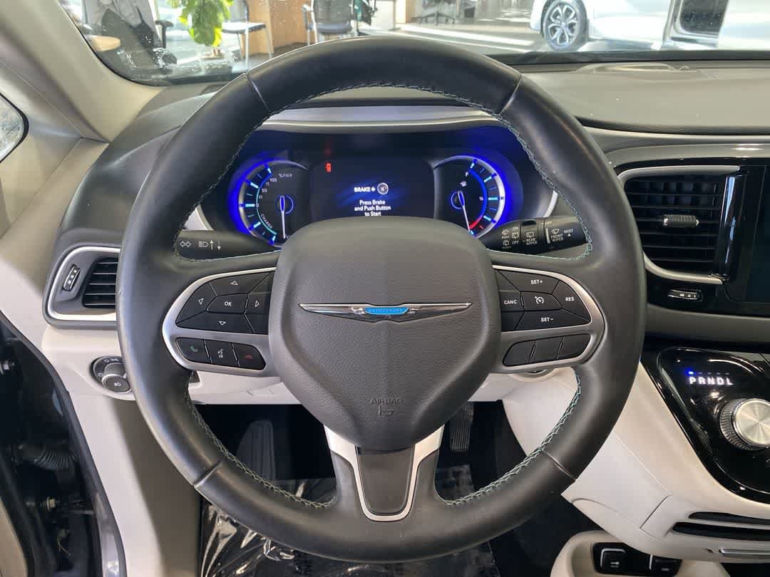 Thumbnail: 2017 Chrysler Pacifica - 14