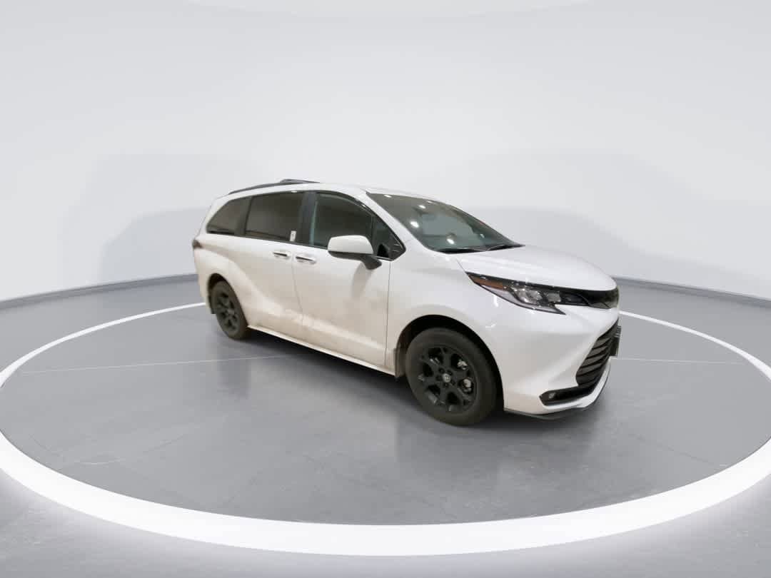 Thumbnail: 2026 Toyota Sienna - 2
