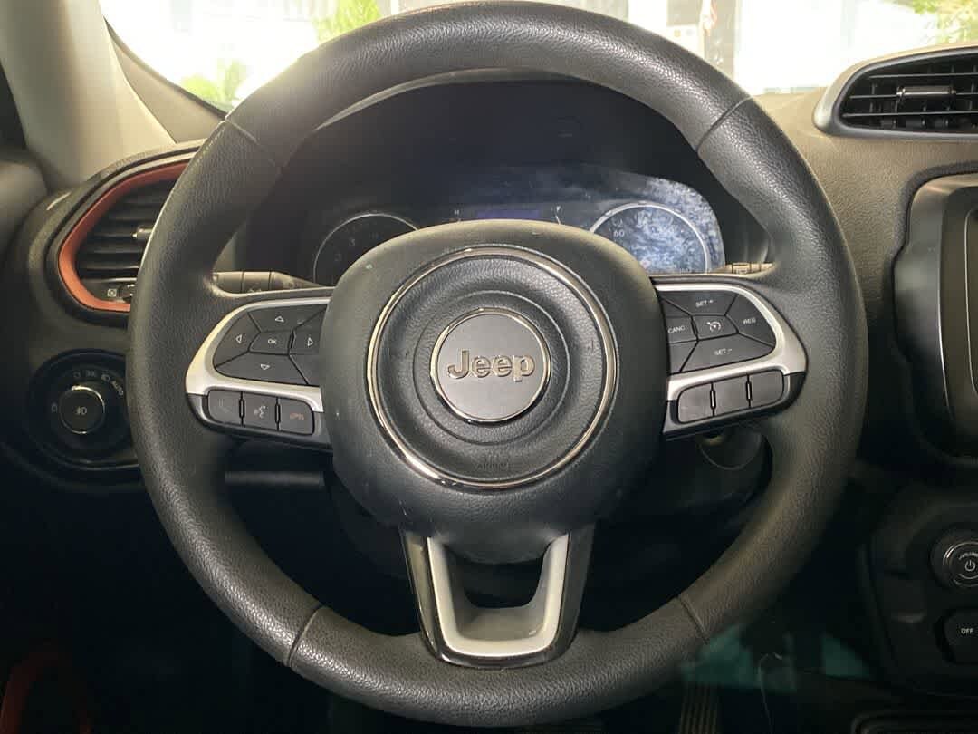 Thumbnail: 2018 Jeep Renegade - 17