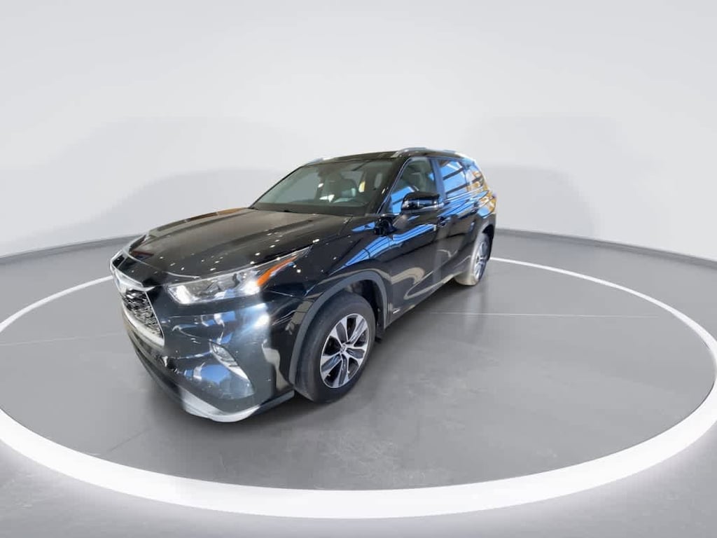 Used 2023 Toyota Highlander Hybrid XLE SUV