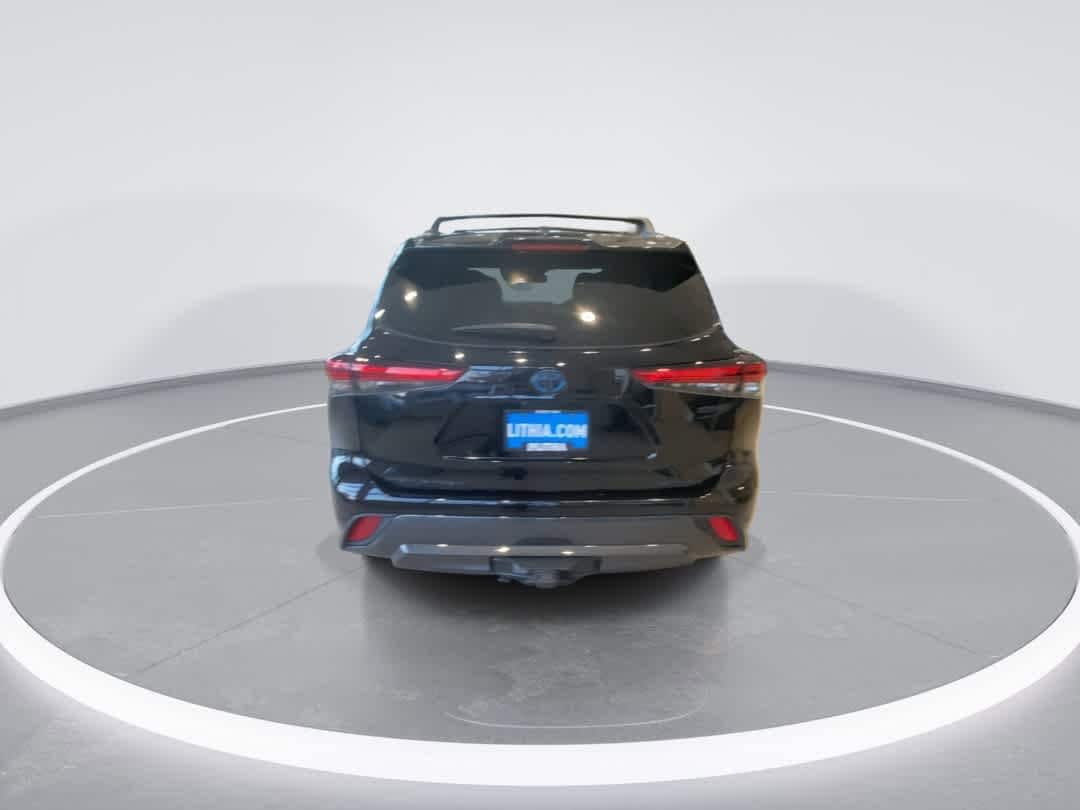 Thumbnail: 2023 Toyota Highlander - 7