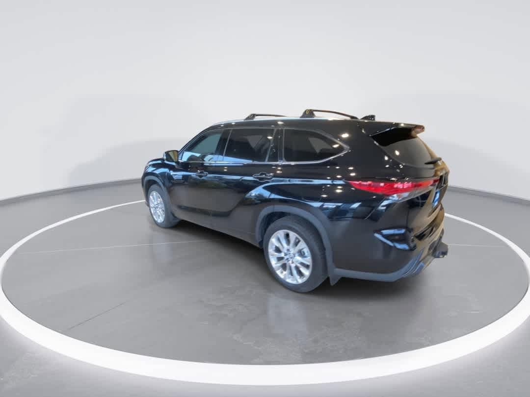 Thumbnail: 2023 Toyota Highlander - 6