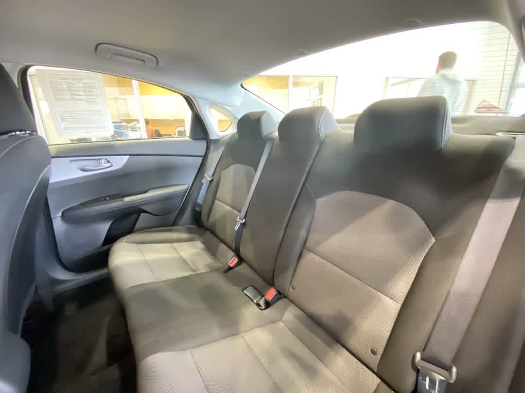 Thumbnail: 2023 Kia Forte - 23