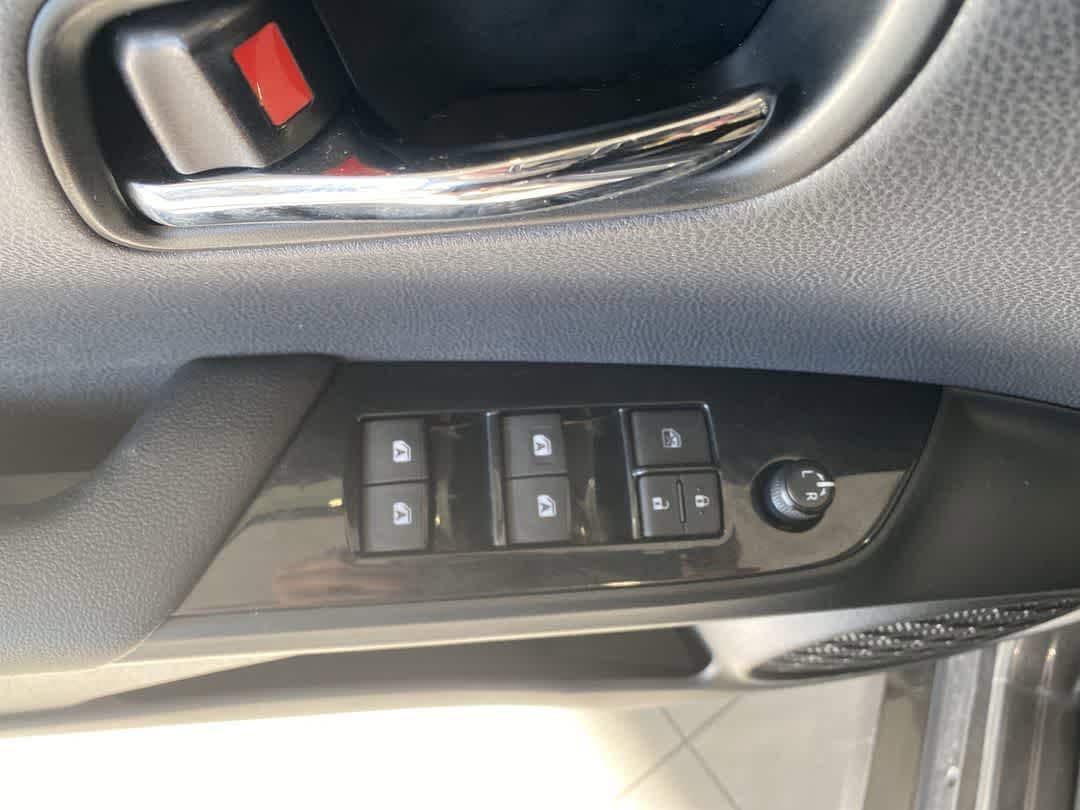 2016 Toyota Prius Three Touring 15