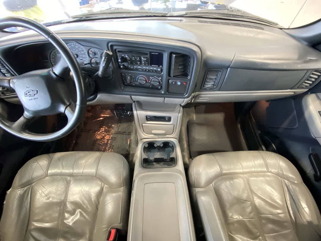 Thumbnail: 2002 Chevrolet Tahoe - 22