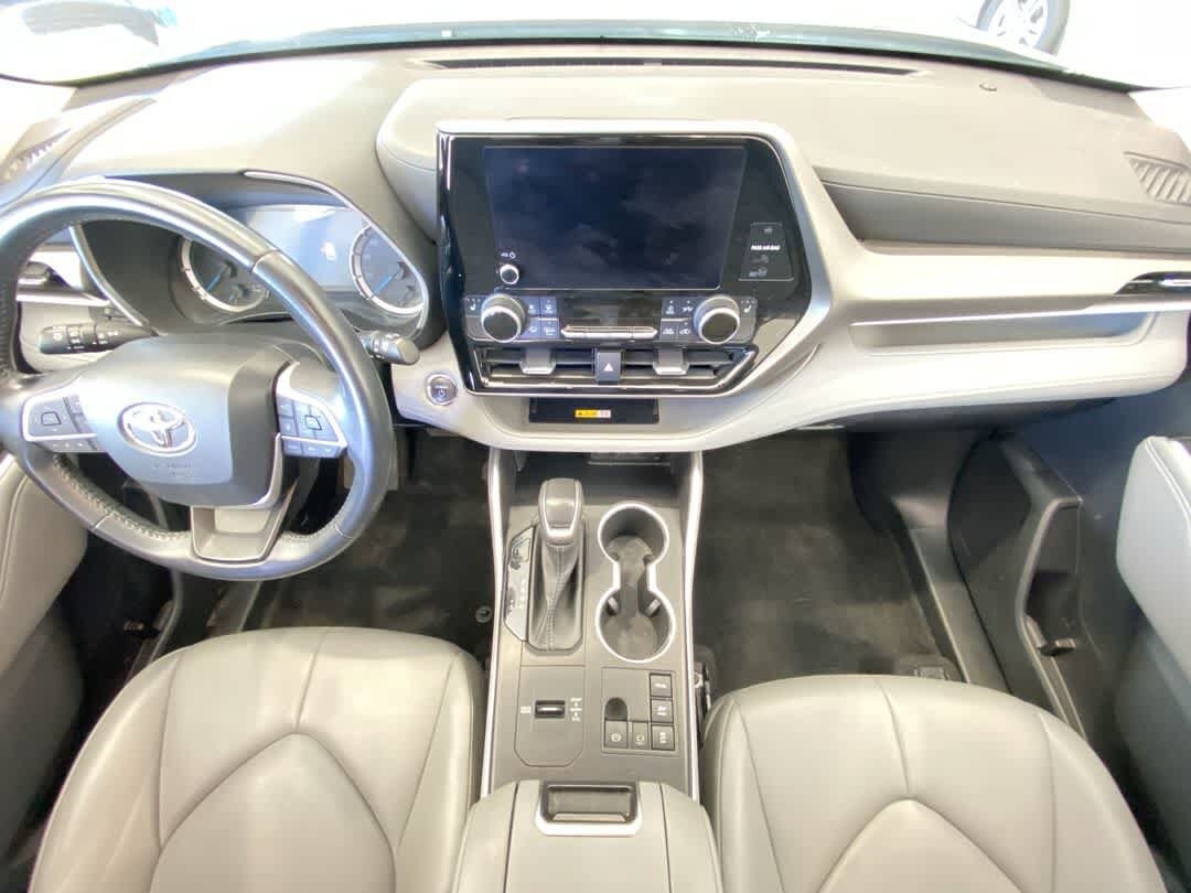 Thumbnail: 2023 Toyota Highlander - 23