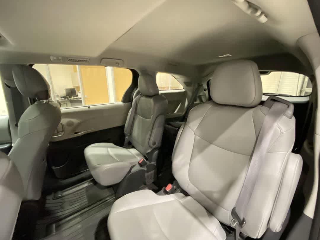 Thumbnail: 2024 Toyota Sienna - 26