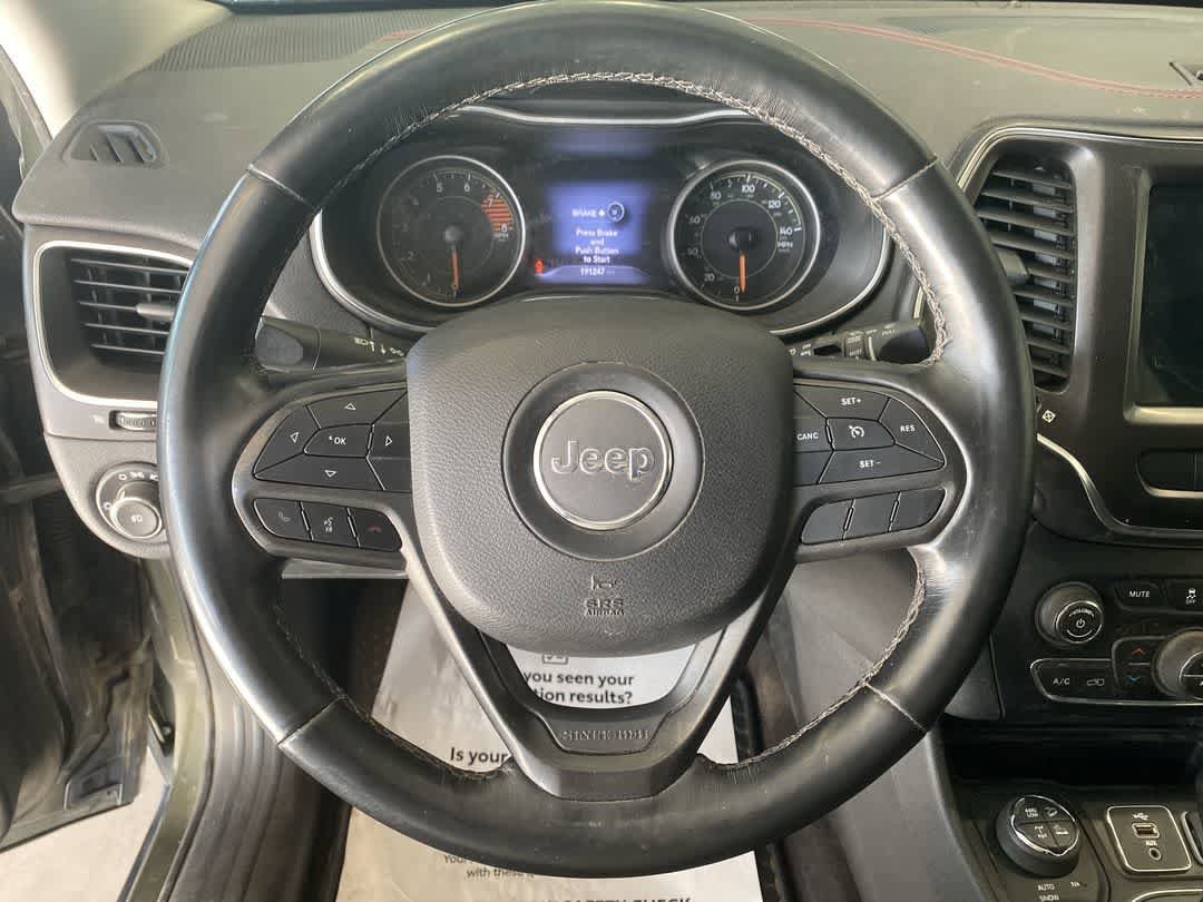 Thumbnail: 2019 Jeep Cherokee - 16