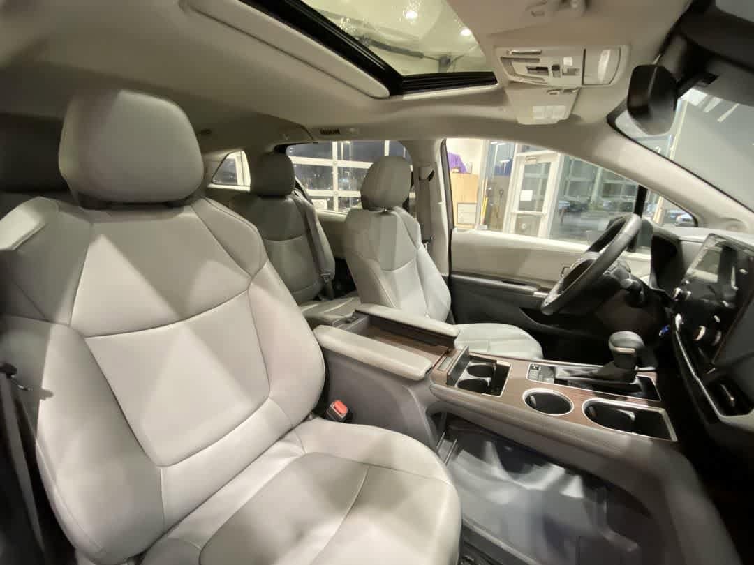 Thumbnail: 2024 Toyota Sienna - 29